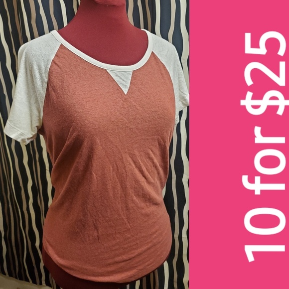 GAP Tops - 🍒10 for $25🍒 ON SALE